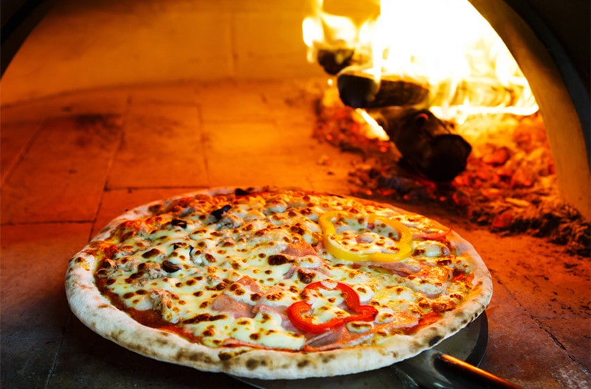 Use a Wood Fired Pizza Oven